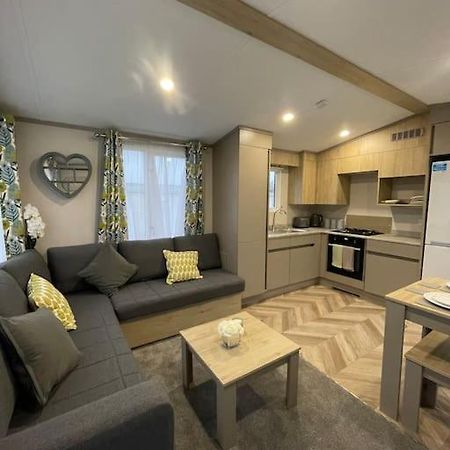 Brand New 6 Berth Holiday Home Селси Экстерьер фото