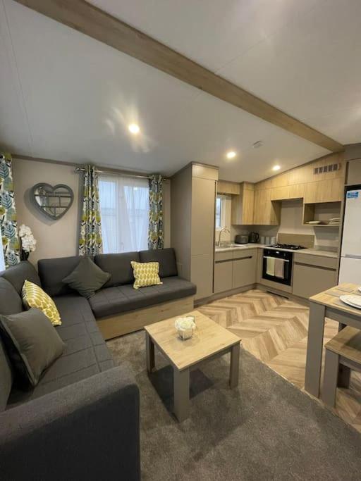 Brand New 6 Berth Holiday Home Селси Экстерьер фото