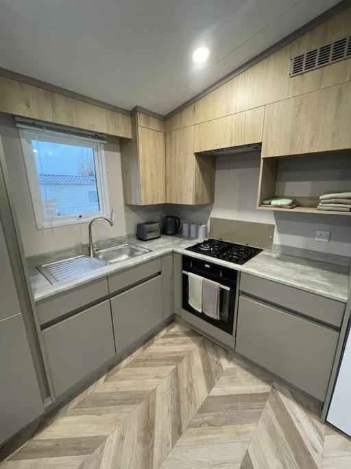 Brand New 6 Berth Holiday Home Селси Экстерьер фото